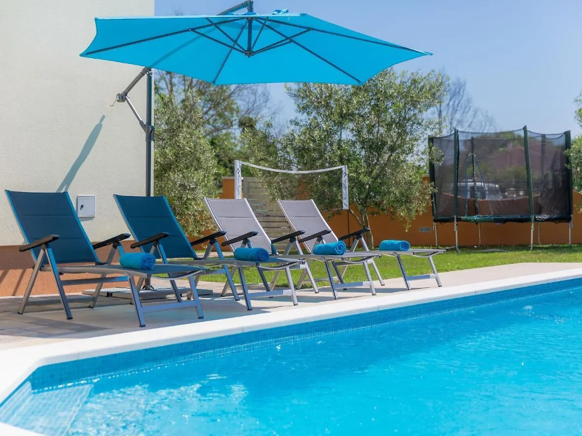 Holiday Home Linden Tree By Interhome Pola