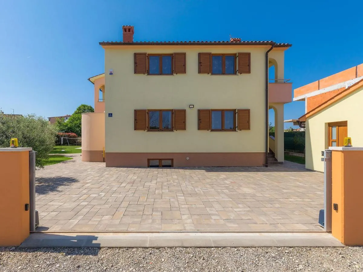 Holiday Home Linden Tree By Interhome Pola