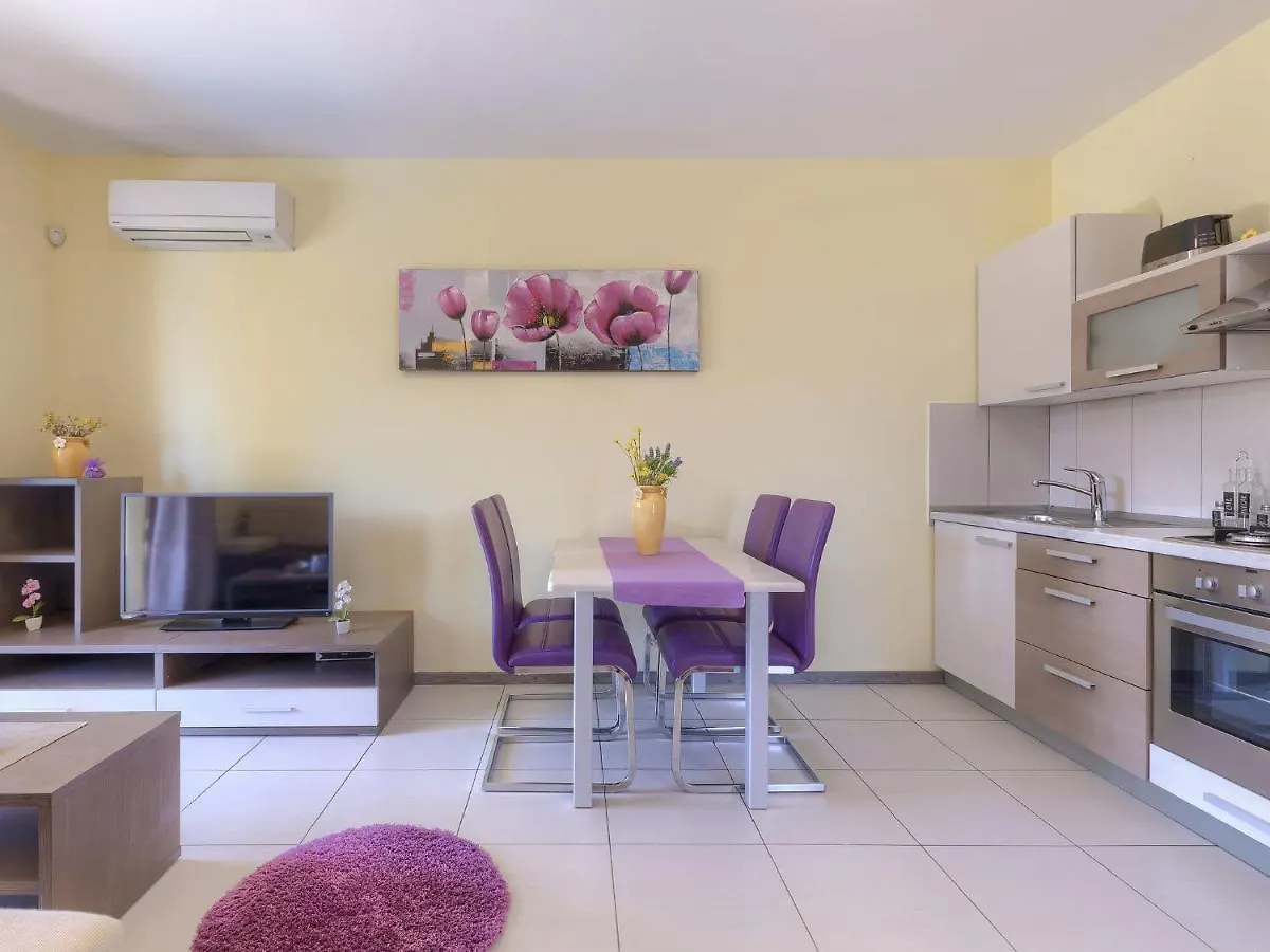 Holiday Home Linden Tree By Interhome Pola