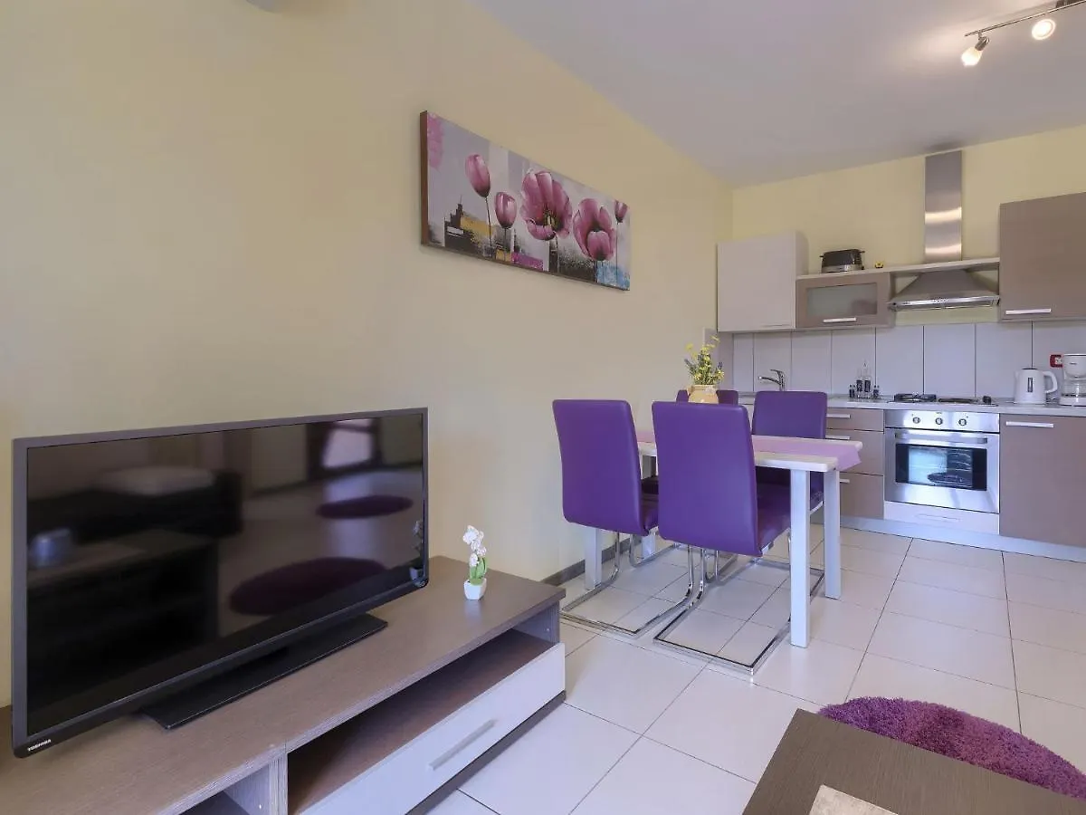 Holiday Home Linden Tree By Interhome Pola