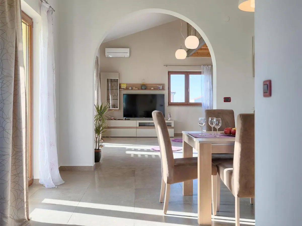 Holiday Home Linden Tree By Interhome Pola