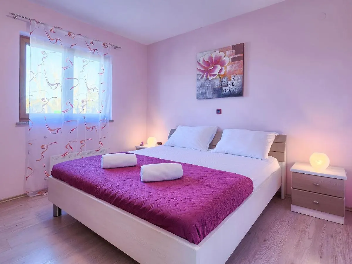 Holiday Home Linden Tree By Interhome Pola