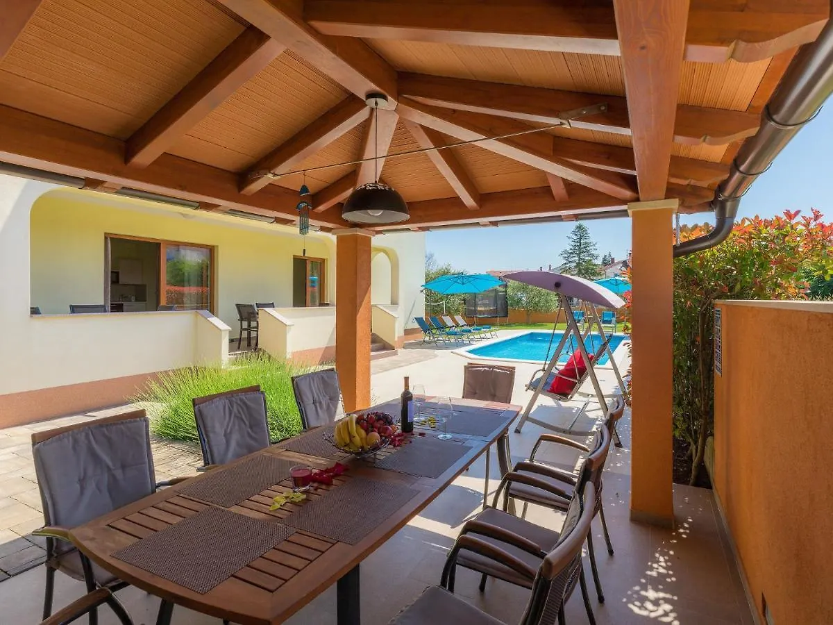 פולה Holiday Home Linden Tree By Interhome 0*,
